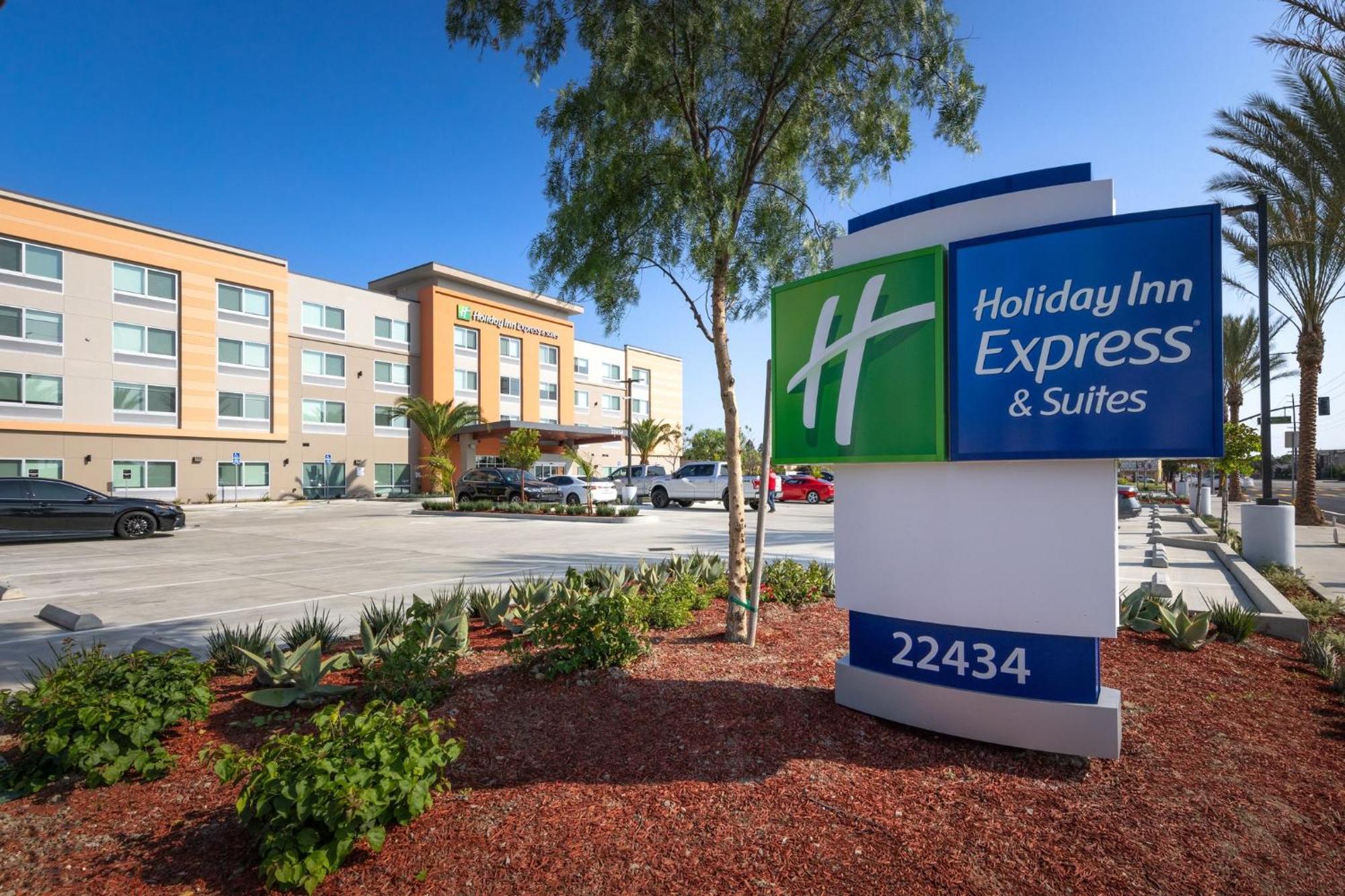 Holiday Inn Express & Suites - Hawaiian Gardens By Ihg 外观 照片