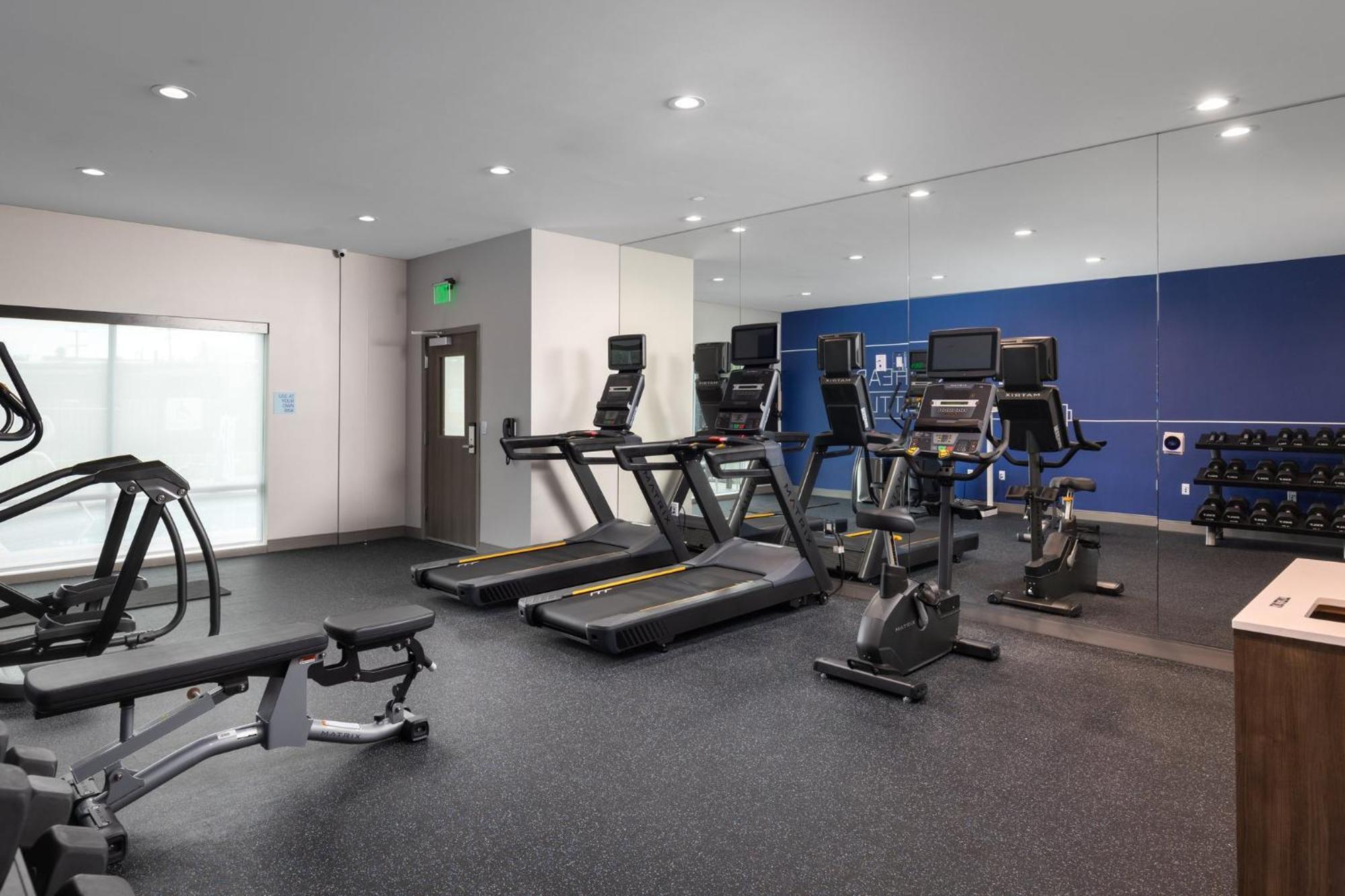 Holiday Inn Express & Suites - Hawaiian Gardens By Ihg 外观 照片