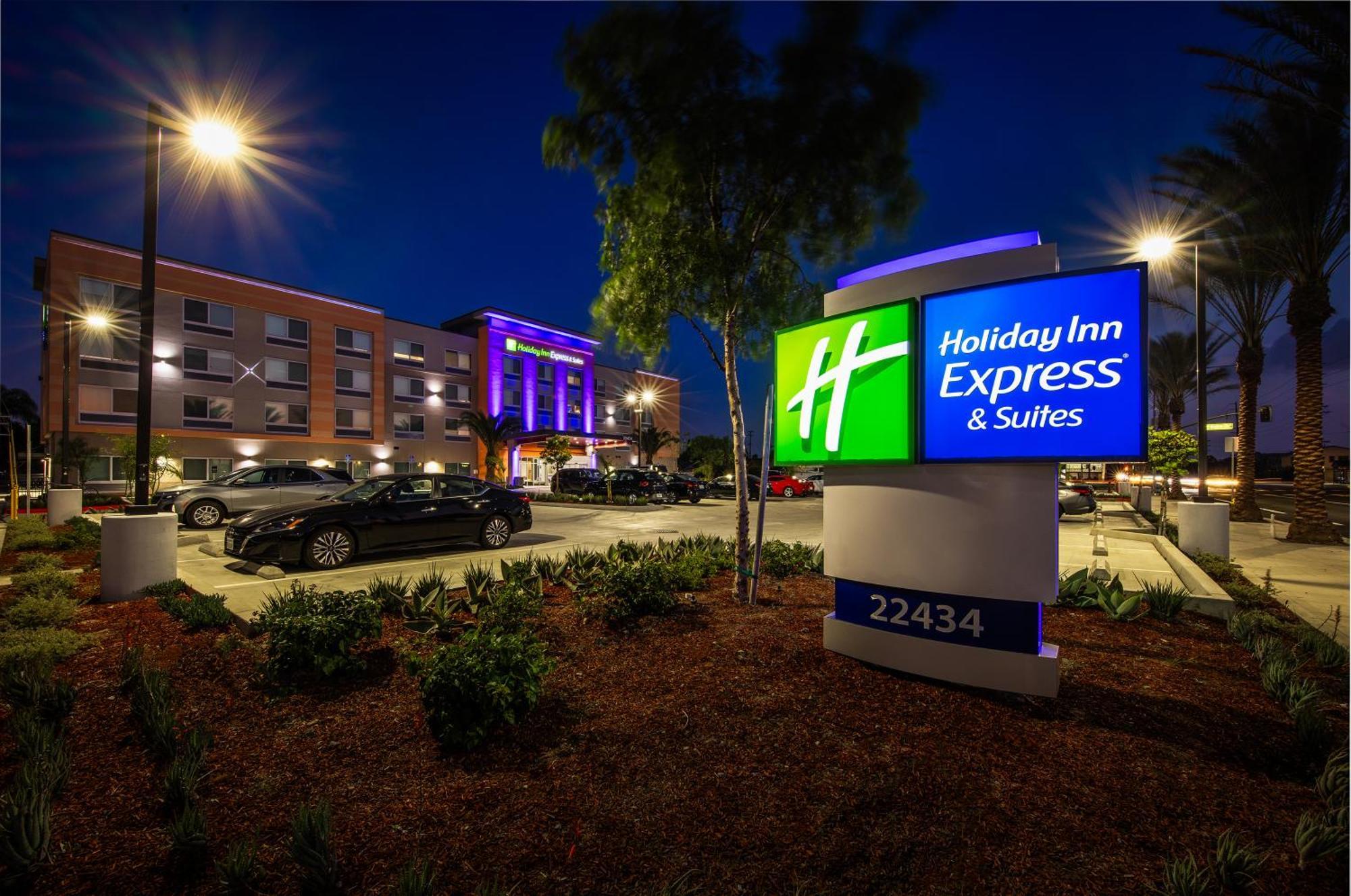 Holiday Inn Express & Suites - Hawaiian Gardens By Ihg 外观 照片