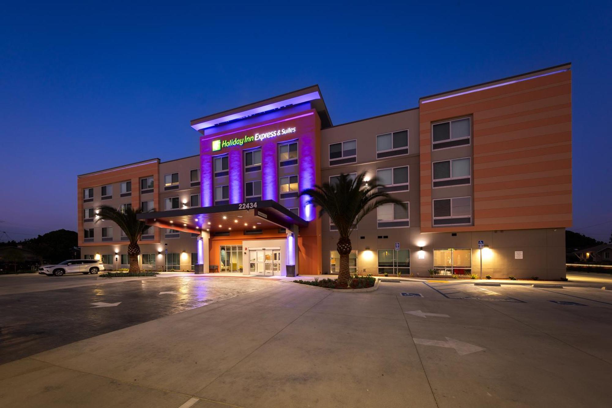 Holiday Inn Express & Suites - Hawaiian Gardens By Ihg 外观 照片